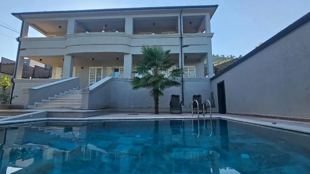 Private Luxury Villa, River View Shkodra Albánia